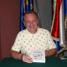 knjiga-Konobar-s-potpisom_Gorkić-Taradi-1_resize-696x522