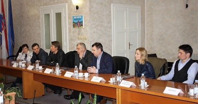 župan Općine Lendava Anton Balažek, predsjednik Saveza hrvatskih društava u Sloveniji Đanino Kutnjak, te članovi kandidacijskom tima Aleš Šteger, Atilla Pisnjak, Melita Kontrec, Dubravko Baumgartner i Dejan Süč