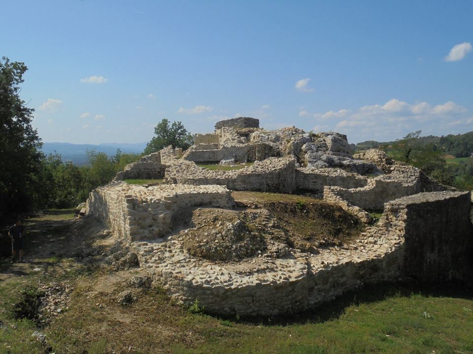 Na plus 30 stupnjeva domaćini su nas ponudili osvježenjem !!!hvala načelniku općine Visoko.
