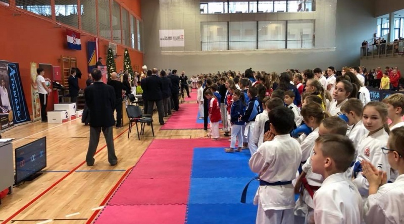 Svetom Nikoli skoro ponestalo slatkih paketa za KK Globus Čakovec