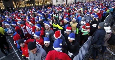 Više od 2.500 kostimiranih trkača i hodača sudjelovalo u Zagreb Advent Runu