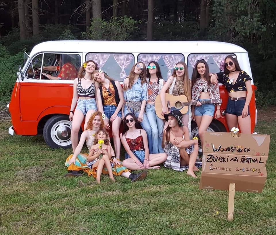 Slobodno povedete i roditelje i djede i bake i iskoristite njihove emocije na licu mjesta pa ih ispitajte o paroli ‘Seks, droga i rock’n’roll’ i kakva je bila njihova uloga u tome.