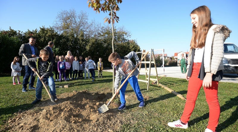 U nastavak akcije „Posadi i ti jedno stablo“, uključene i osnovne škole s područja Grada Čakovca