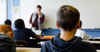Vlada snizila kriterije za prolaz razreda: učenici nižih razreda osnovne škole ove godine ne mogu pasti razred