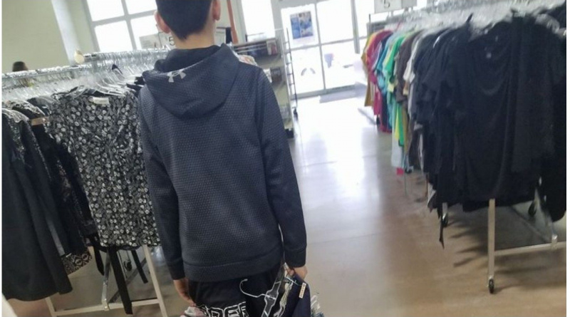 Dječak (13) ismijavao djecu jer nose jeftinu odjeću, majka ga naučila lekciju