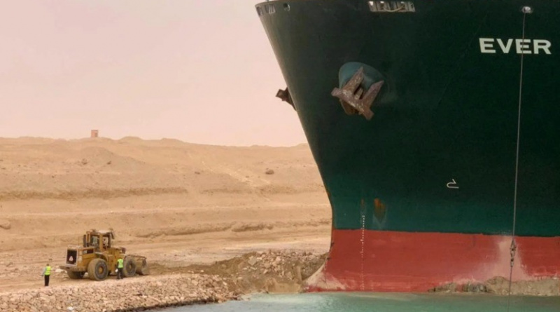 Ever Given će možda još tjednima blokirati Suez
