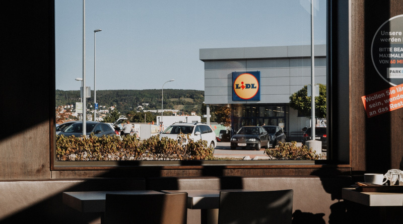 Lidl povlači iz ponude cigarete i duhan