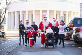 Više od 2000 kostimiranih sudionika na Zagreb Advent Runu  trčalo za žene oboljele od raka