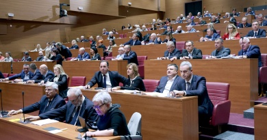 Bačićevi zakoni stupaju na snagu 2026.: Brže dozvole, digitalni planovi i oštre kritike oporbe