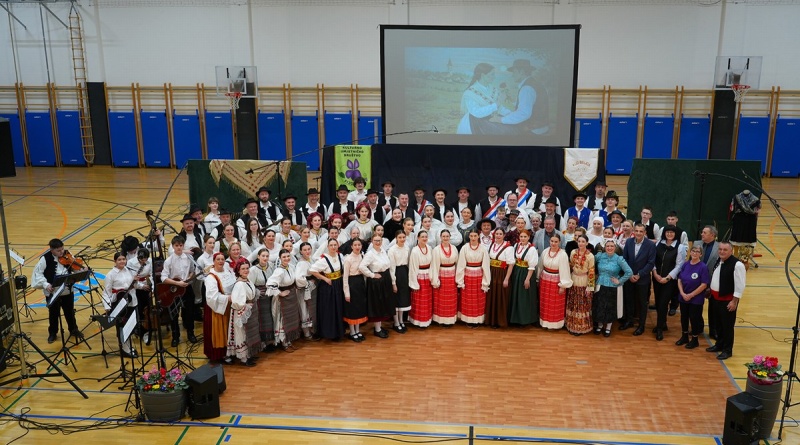 U Orehovici održana večer hrvatskoga folklora „Korak po korak, ruku pod ruku“